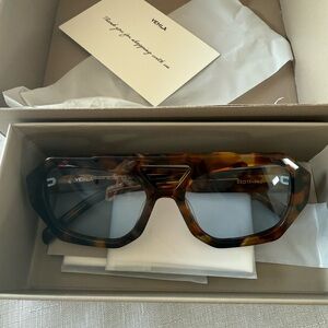 VEHLA Tortoise Shell Sunglasses